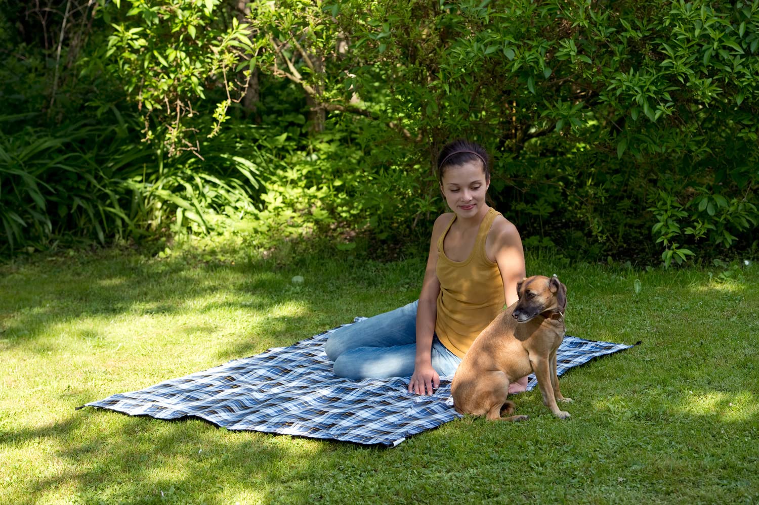 amazonas-travel-blanket-ultra-light-picknickdecke-150-x-120-cm-350-g-blaukariert image 4