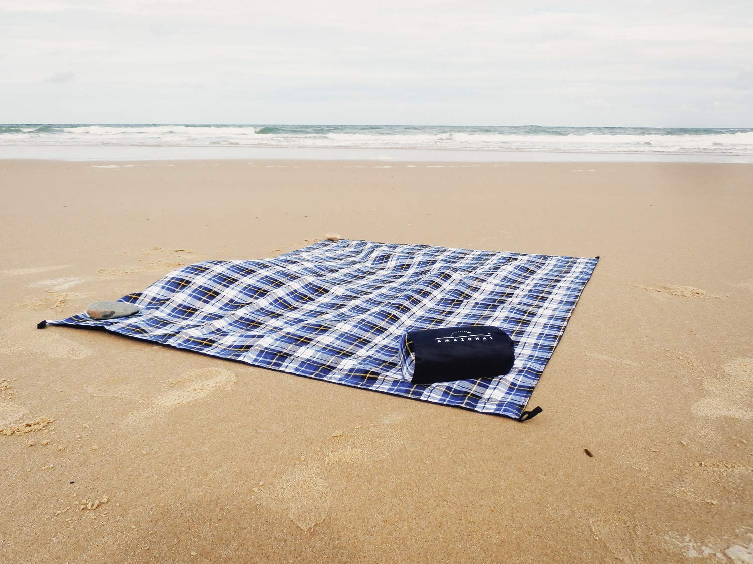 amazonas-travel-blanket-ultra-light-picknickdecke-150-x-120-cm-350-g-blaukariert image 2